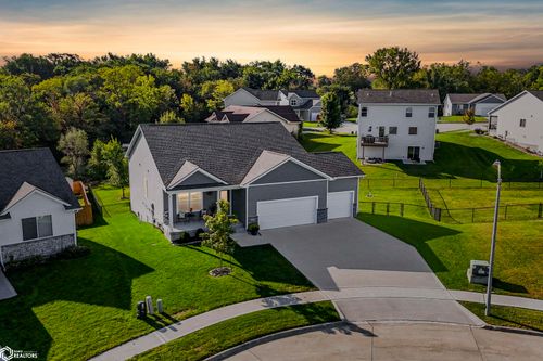 404 Lacy Cir, Mitchellville, IA, 50169-2201 | Card Image