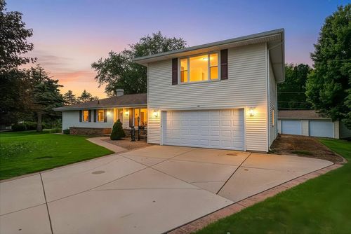 2931 Brookview Drive, Howard, WI, 54313 | Card Image