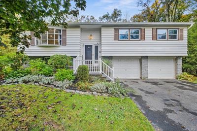 Raised ranch on a corner lot in a cul-de-sac. | Image 2