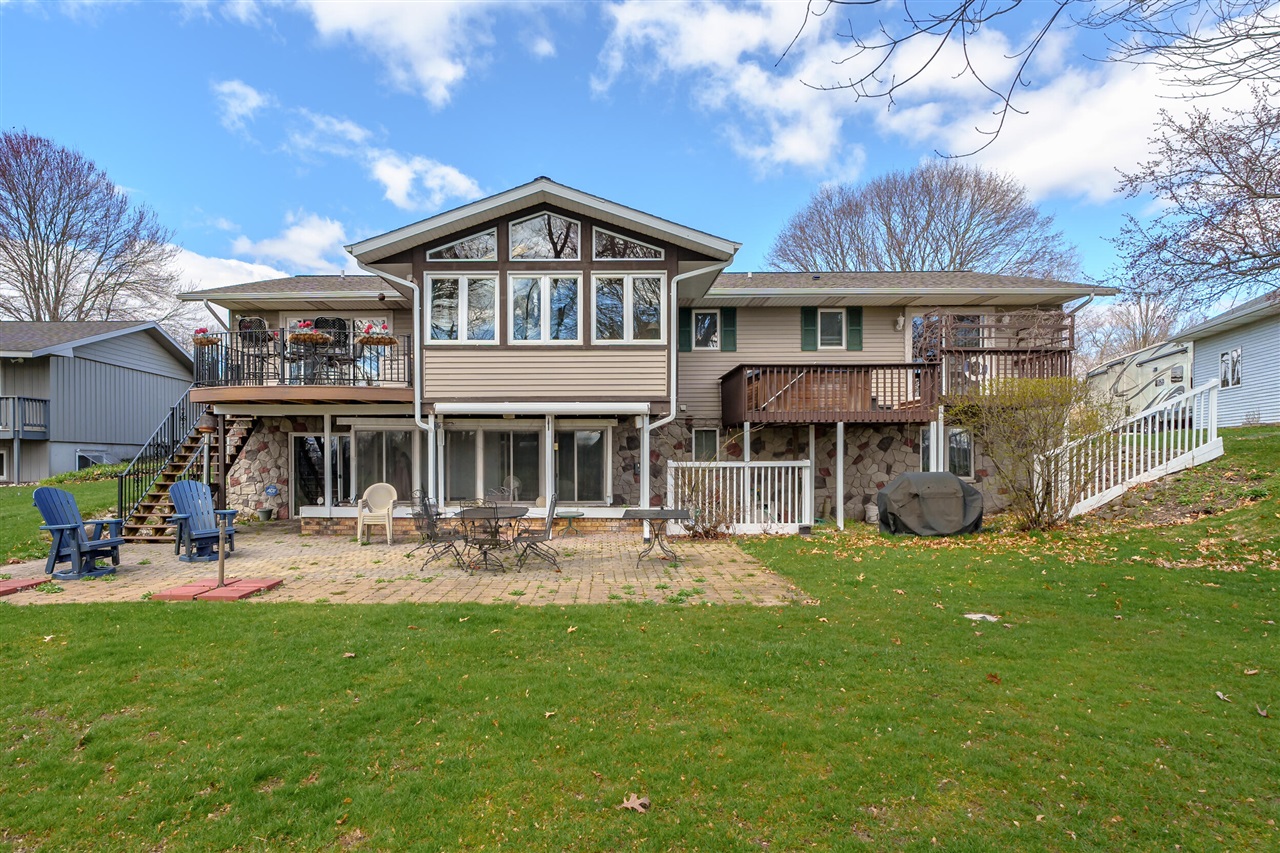 Fairway Dr, Paw Paw, MI 49079
