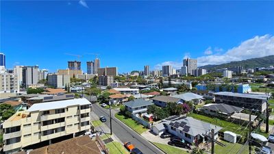 City and mountain view from the lanai | Image 3