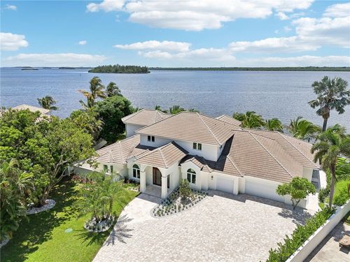 526 Point Ln, Vero Beach, FL, 32963-2207 | Card Image