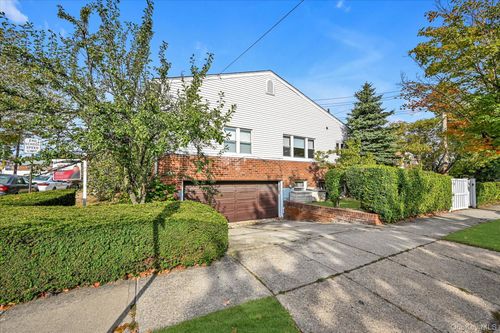 15 166th St, Whitestone, NY, 11357-2952 | Card Image