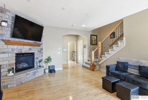 5140 Dodge St, Omaha, NE, 68132-2838 | Card Image
