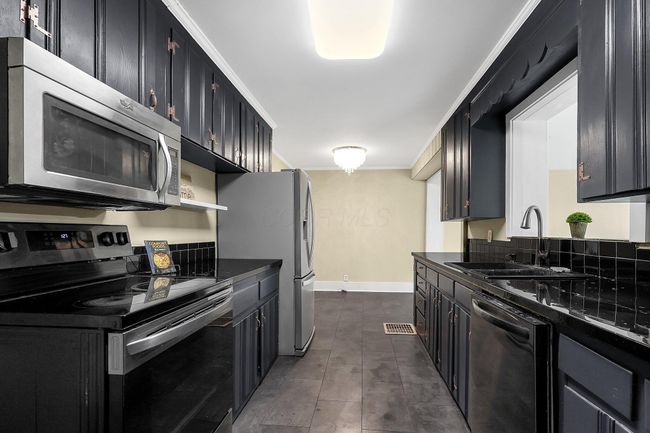 9962 Weaver Rd, House other with 5 bedrooms, 3 bathrooms and null parking in Utica OH | Image 12