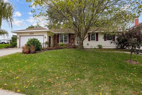 1300 35th St, Marion, IA, 52302-1714 | Card Image