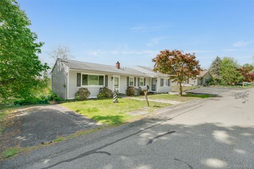 141 South Ave, Beacon, NY, 12508-3609 | Card Image