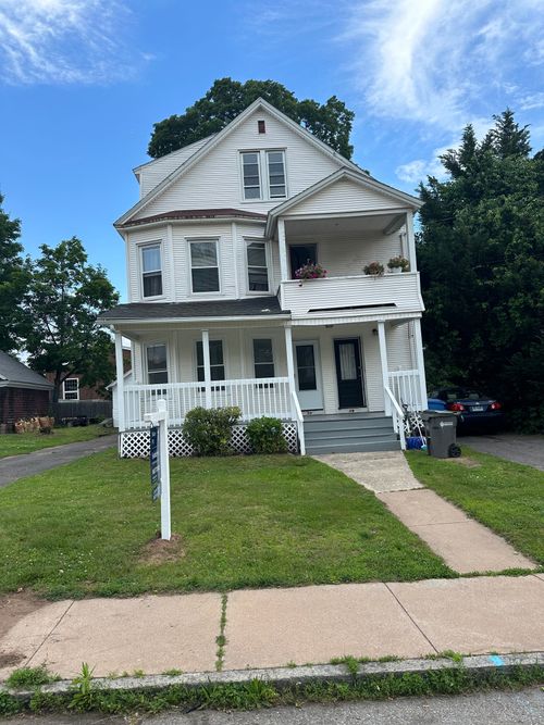 17 Holl St, Manchester, CT, 06040-5322 | Card Image