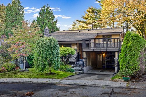 8423 Arbour Pl, Delta, BC, V4C7H4 | Card Image