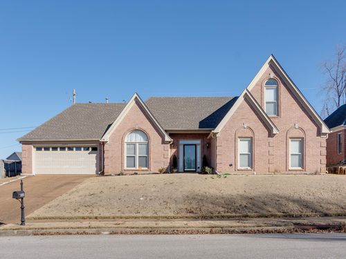 2040 Oak Springs Dr, Cordova, TN, 38016-4080 | Card Image