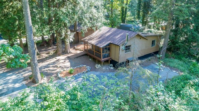 The home sits in a cozy setting in this riverfront community. | Image 20