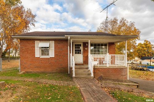 2010 1st St, Eldorado, IL, 62930-2106 | Card Image