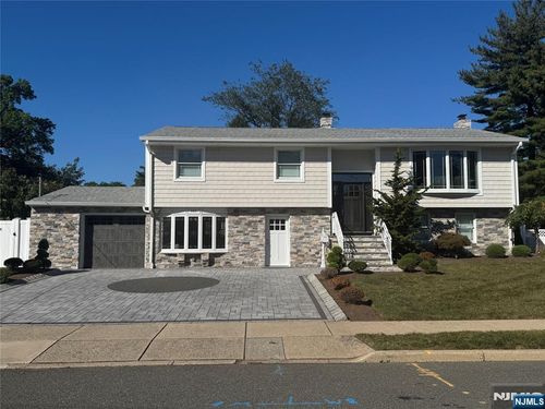 140 Vivian Ave, Emerson, NJ, 07630-1029 | Card Image