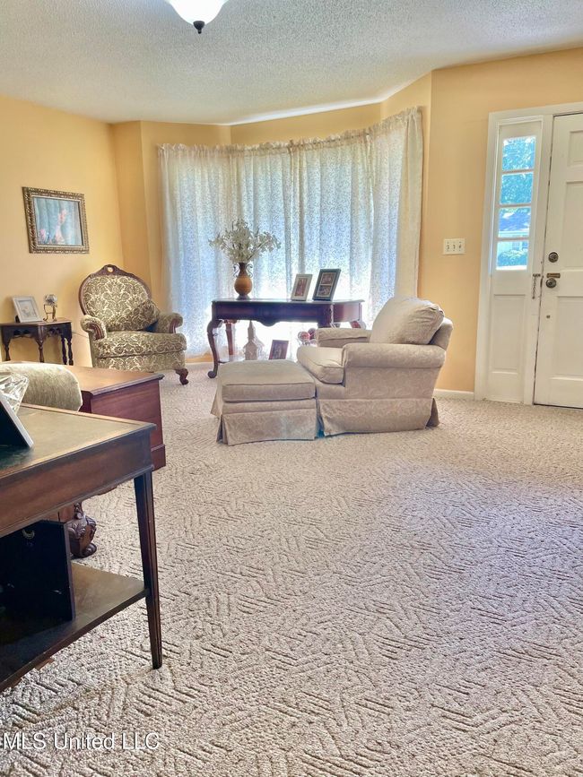 Formal living room | Image 5