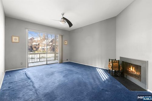 331 Sea Isle Ky, Secaucus, NJ, 07094-2211 | Card Image