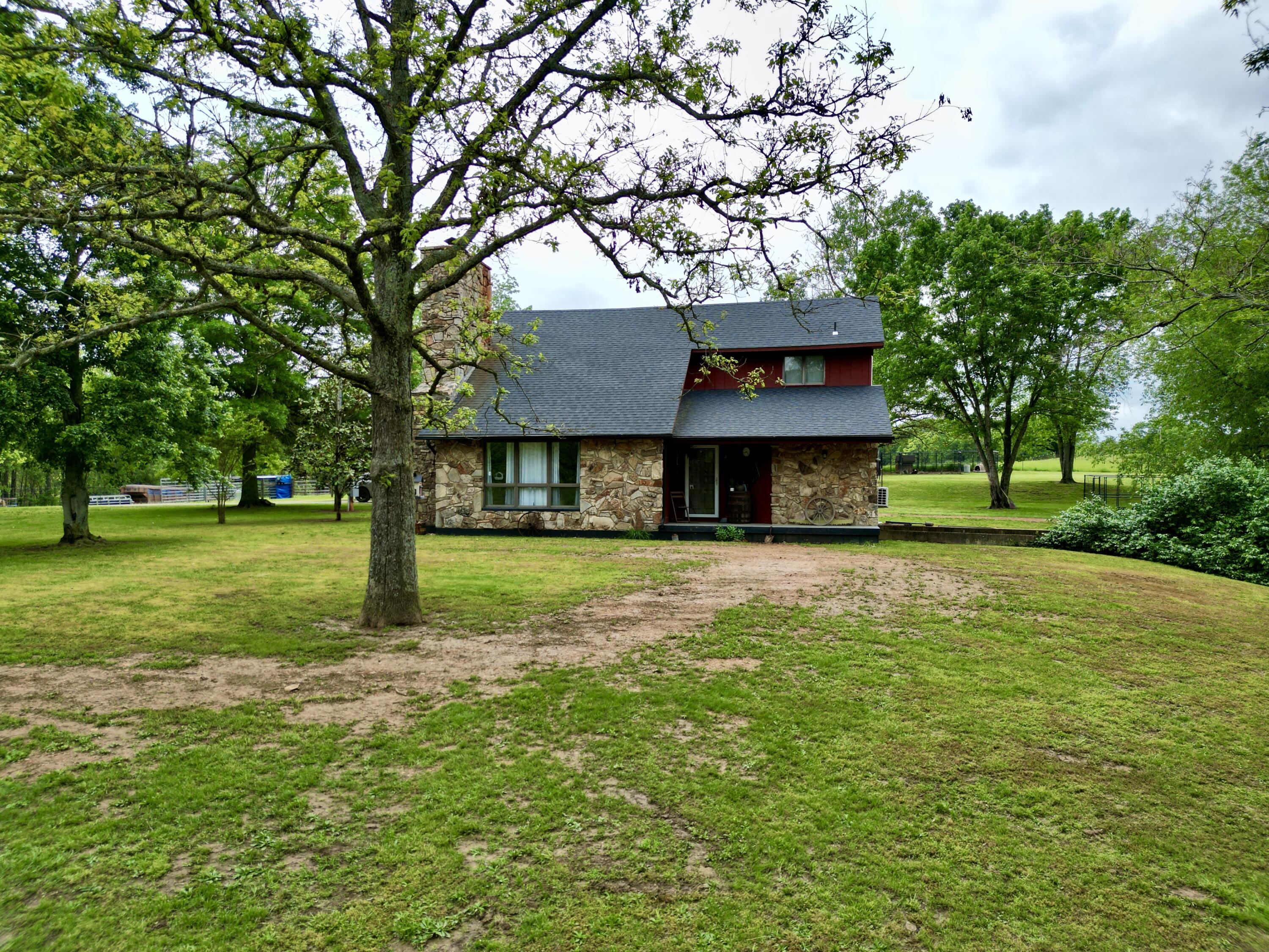 County Road 2490 , Pomona, MO 65789