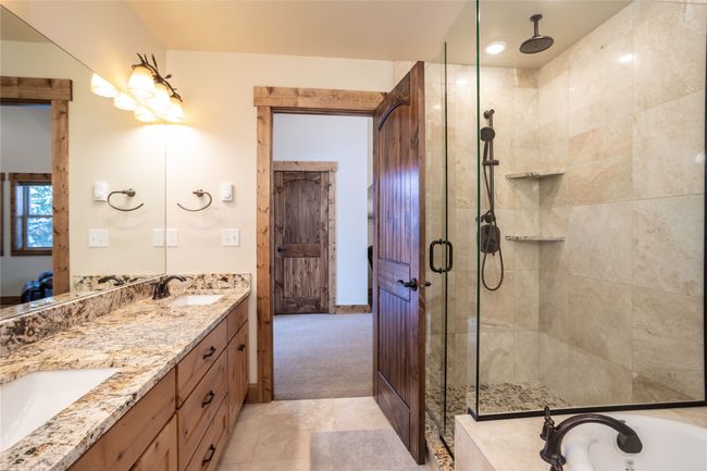 Upper level bathroom | Image 26