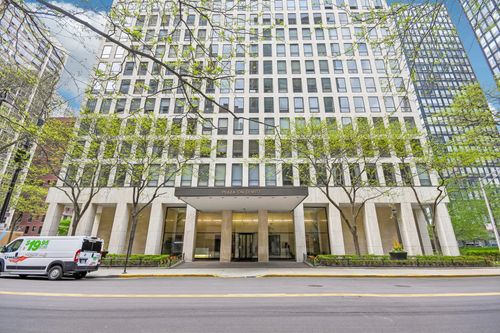 2505-260 E Chestnut St, Chicago, IL, 60611-2461 | Card Image