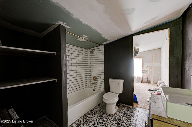 Bathroom | Image 8