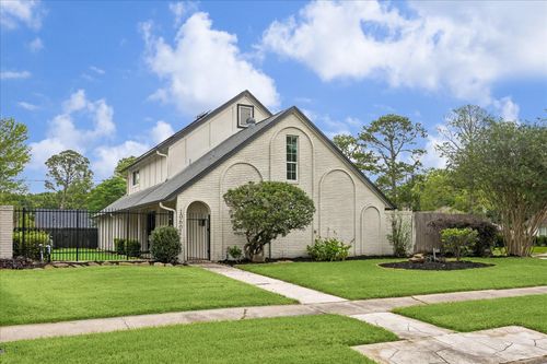 10602 Riverview Dr, Houston, TX, 77042-1389 | Card Image
