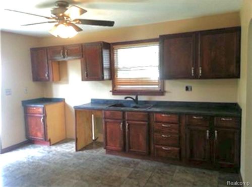 1529 E Muir Ave, Hazel Park, MI, 48030-2671 | Card Image