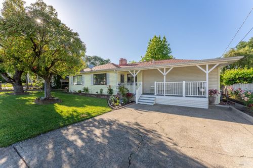 92 Oak Knoll Rd, Ukiah, CA, 95482-6825 | Card Image