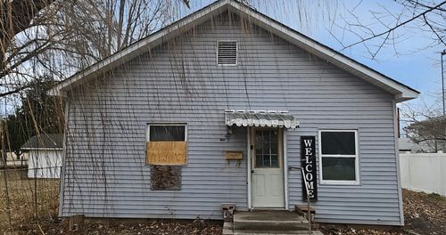 1203 W Oak St, West Frankfort, IL, 62896-3612 | Card Image