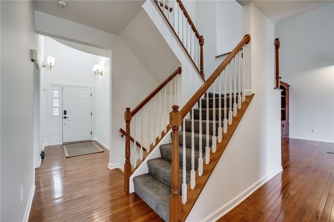 1119 Bay Hill Dr, Condo with 3 bedrooms, 4 bathrooms and 2 parking in Gibsonia PA | Image 4