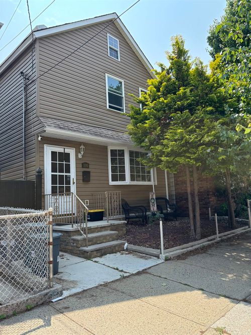 100 Linnett St, Bayonne, NJ, 07002-4322 | Card Image