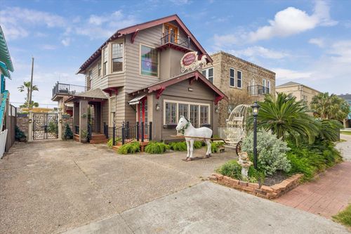 715 Broadway St, Galveston, TX, 77550-5245 | Card Image