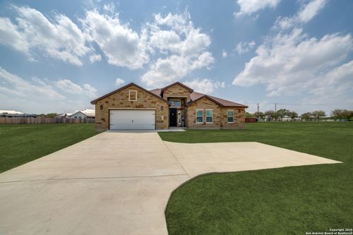 100 W Short Meadow Dr, Lytle, TX, 78052-3986 | Card Image