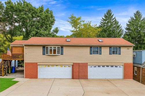 165 Oakdale Ave, Castle Shannon, PA, 15234-2615 | Card Image