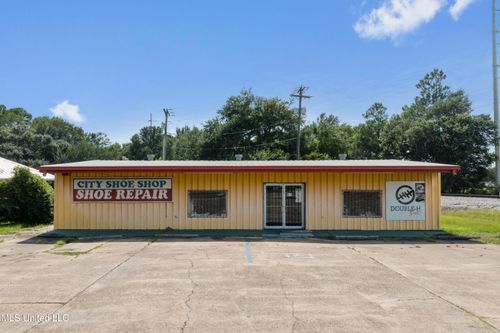 3717 Hospital St, Pascagoula, MS, 39581-4113 | Card Image