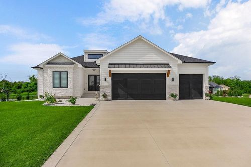 1 S Buffalo Ridge Ct, Lake Winnebago, MO, 64034-7825 | Card Image