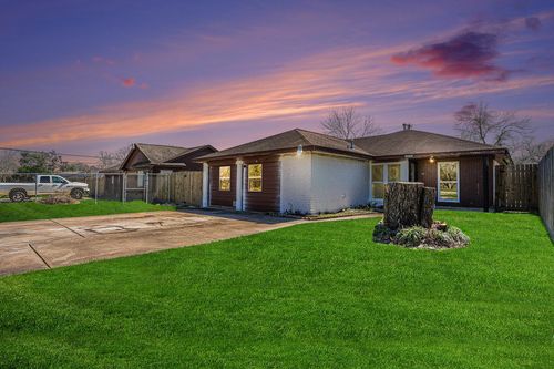 4514 36th St, Dickinson, TX, 77539-5718 | Card Image