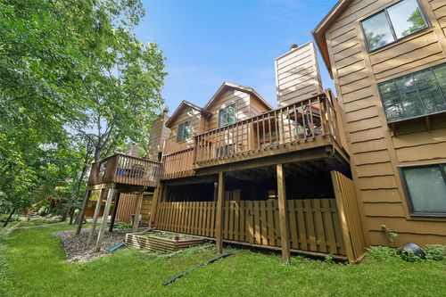 7020 Oak Brook Dr, Urbandale, IA, 50322-4837 | Card Image