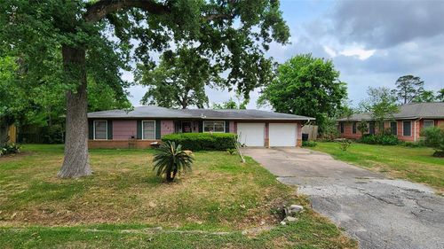 9341 Rosstown Way, Houston, TX, 77080-7415 | Card Image