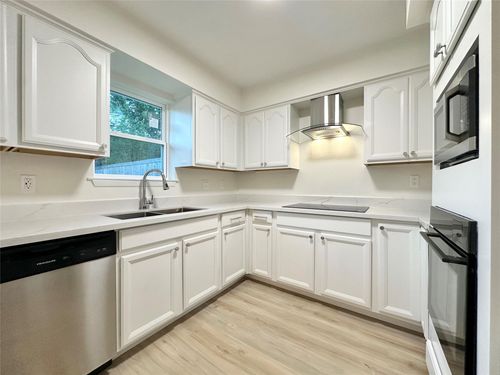 9539 Beverlyhill St, Houston, TX, 77063-3831 | Card Image