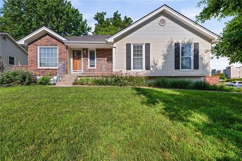5836 N Indiana Ave, Gladstone, MO, 64119-2065 | Card Image