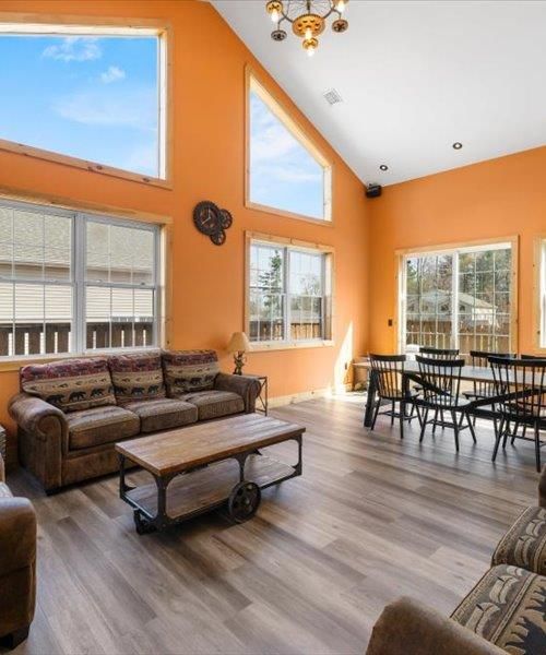 35 Oakleaf Ct, Monticello, NY, 12701-4046 | Card Image