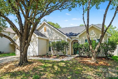 10424 Green Hedge Ave, Charlotte, NC, 28269-1540 | Card Image
