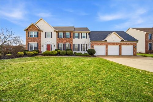 27067 Sanctuary Ln, Olmsted Twp, OH, 44138-3727 | Card Image