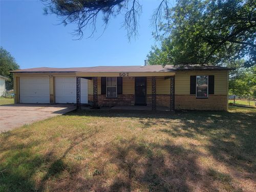 507 Pine St, Graham, TX, 76450-1418 | Card Image