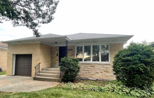 7700 N Neva Ave, Niles, IL, 60714-4717 | Card Image