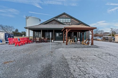 1960 E Main Rd, Portsmouth, RI, 02871-1285 | Card Image