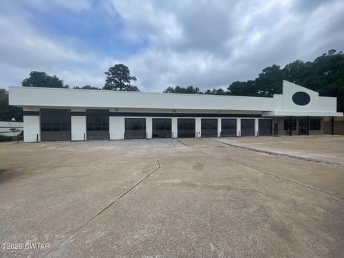 817 Vann Dr, Jackson, TN, 38305-6033 | Card Image