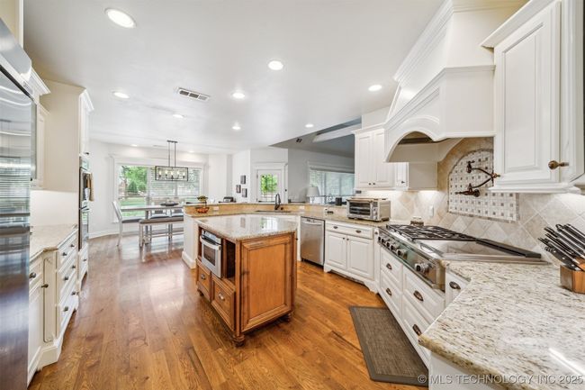6922 Hackberry Rdg, House other with 5 bedrooms, 5 bathrooms and null parking in Owasso OK | Image 28