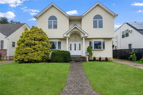 22 Park E, North Hempstead, NY, 11040 | Card Image