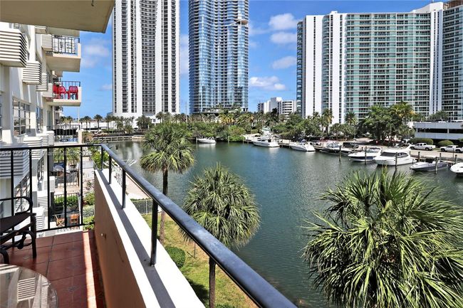 APT-403 - 220 Kings Point Dr, Condo with 1 bedrooms, 1 bathrooms and null parking in Sunny Isles Beach FL | Image 21
