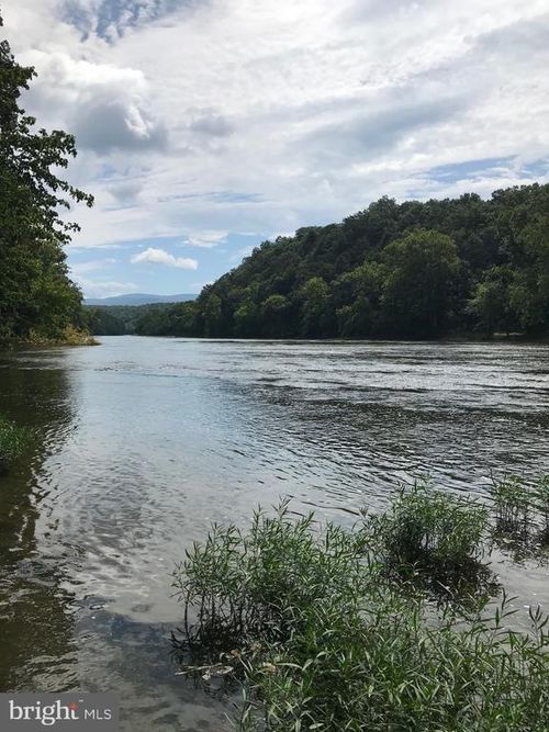 207 Riverview Dr, LURAY, VA, 22835-2649 | Card Image